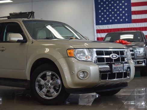 Used 2010 Ford Escape Limited image 4