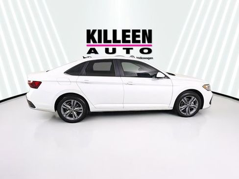 Used 2023 Volkswagen Jetta SE image 8