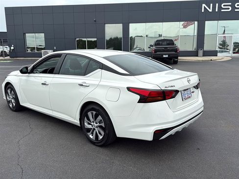 Used 2025 Nissan Altima 2.5 S FWD image 3