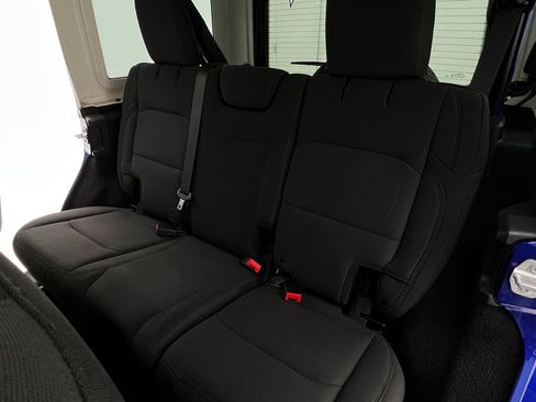 Used 2018 Jeep Wrangler Unlimited Sahara image 15