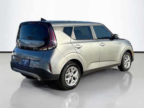 Used 2025 Kia Soul LX w/ LX Technology Package image 5