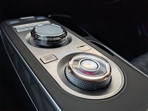 Used 2025 Genesis GV70 3.5T Sport w/ Sport Advanced Package image 33