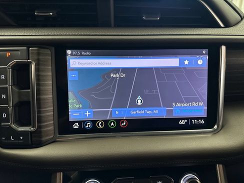 Used 2021 GMC Yukon Denali w/ Denali Ultimate Package AWD/4WD image 25