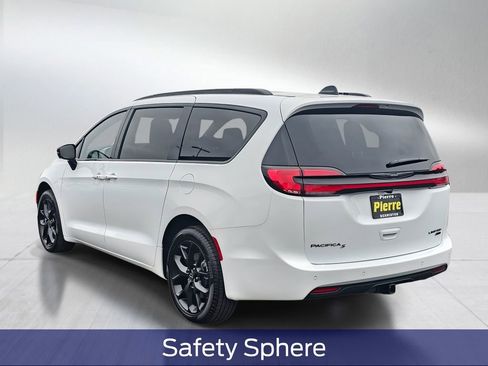 New 2026 Chrysler Pacifica Limited w/ S Appearance Package image 4