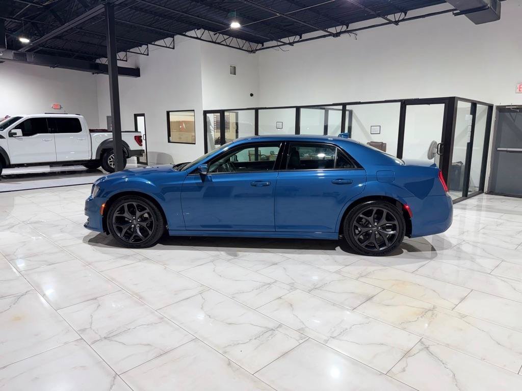 Used 2021 Chrysler 300 Touring L RWD image 8