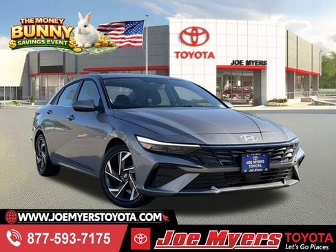 Used 2025 Hyundai Elantra Limited FWD image 1
