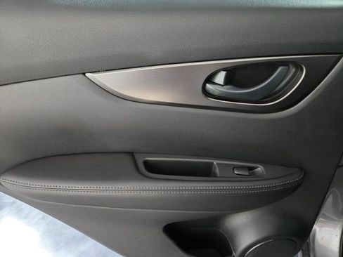 Used 2022 Nissan Rogue Sport S image 18