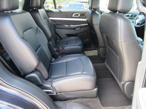 Used 2017 Ford Explorer XLT w/ Equipment Group 202A FWD image 31