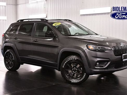 Used 2022 Jeep Cherokee Latitude AWD/4WD image 1