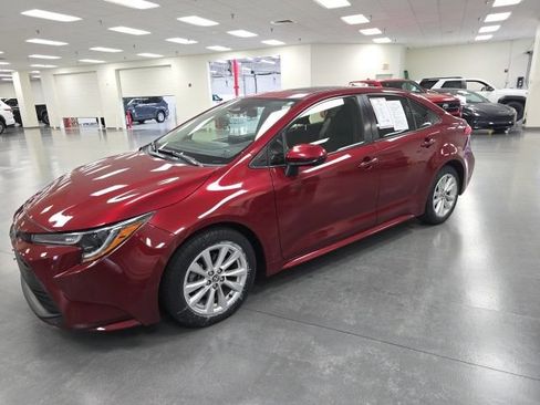Used 2023 Toyota Corolla LE FWD image 3