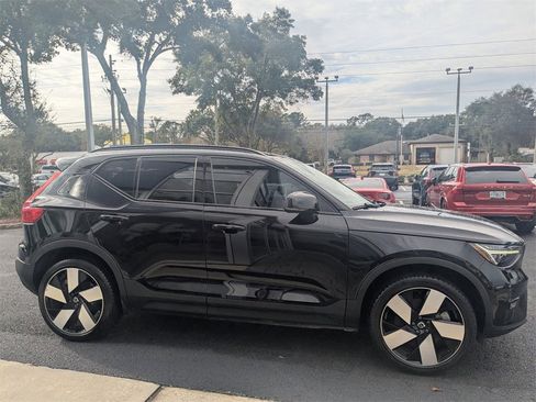 Used 2023 Volvo XC40 Recharge Ultimate image 7
