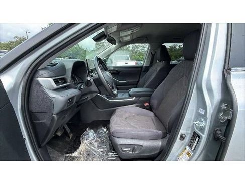 Certified 2025 Toyota Highlander LE FWD image 16