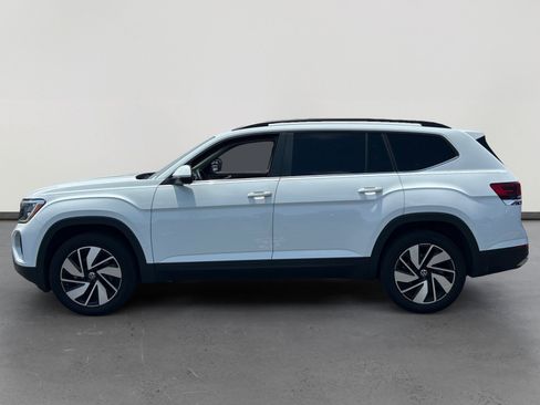 Used 2024 Volkswagen Atlas SE FWD image 2