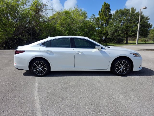 Used 2025 Lexus ES 350 w/ Premium Package FWD image 2