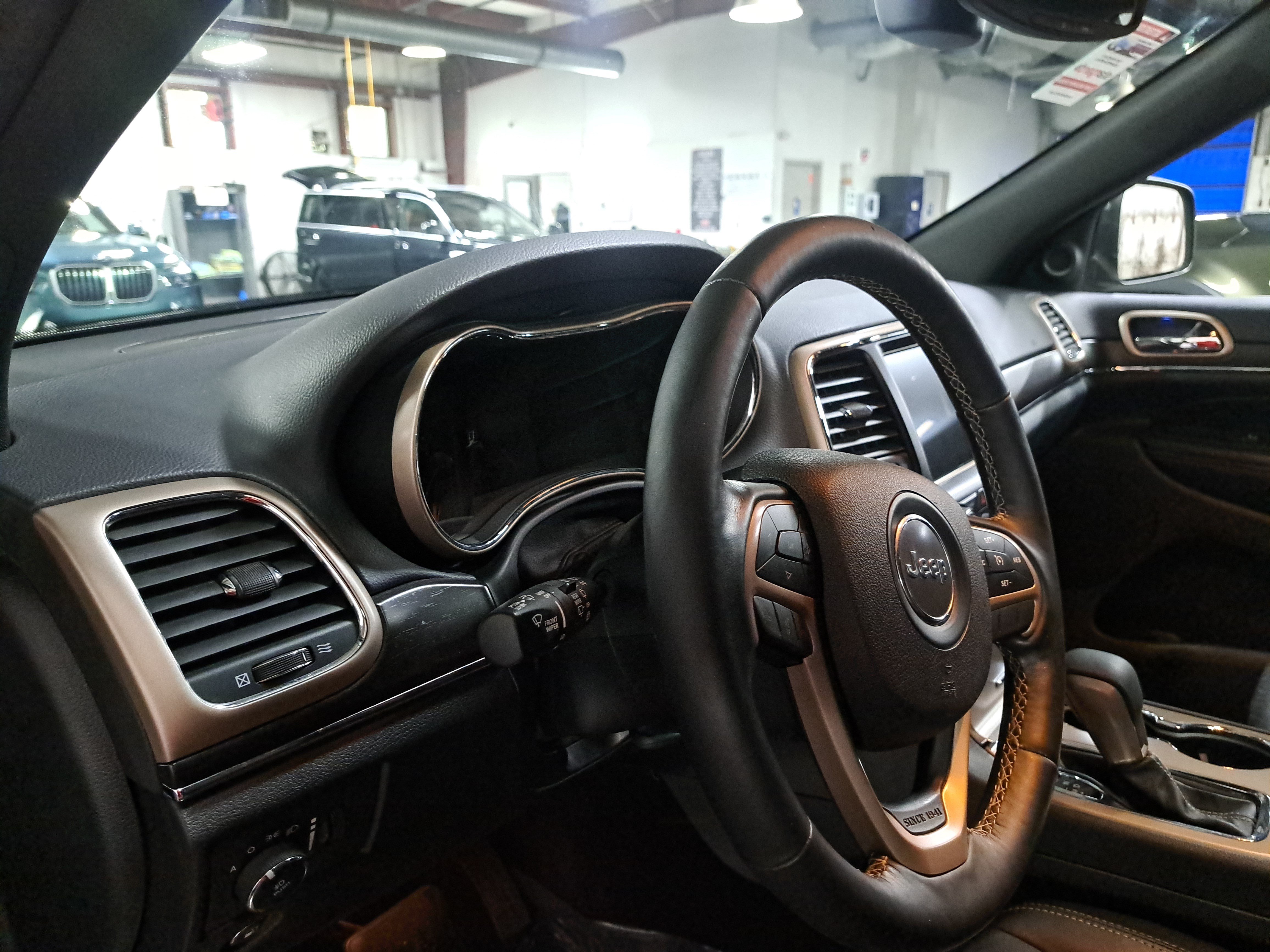 Used 2017 Jeep Grand Cherokee Limited RWD image 16