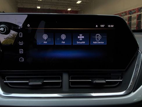 Used 2025 Chevrolet Trax LT w/ LT Convenience Package FWD image 30