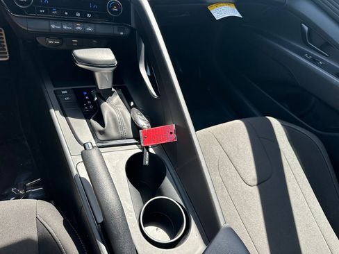 Used 2025 Hyundai Elantra Sport image 34