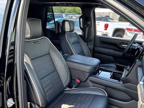 Used 2025 GMC Yukon AT4 Ultimate w/ LPO, Floor Liner Package AWD/4WD image 30