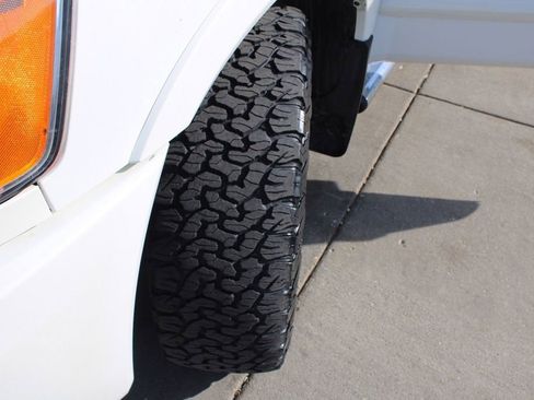 Used 2013 Nissan Titan SL w/ Moonroof Pkg image 13