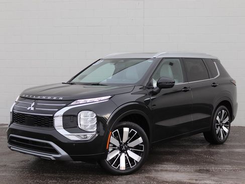 Used 2025 Mitsubishi Outlander AWD image 42