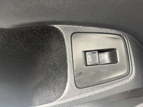 Used 2021 Volkswagen Tiguan SEL Premium R-Line AWD/4WD image 17
