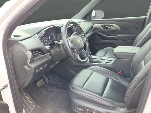 Used 2023 Chevrolet Traverse LT w/ LT Premium Package AWD/4WD image 9