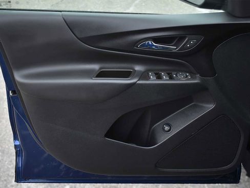 Used 2023 Chevrolet Equinox LT image 24