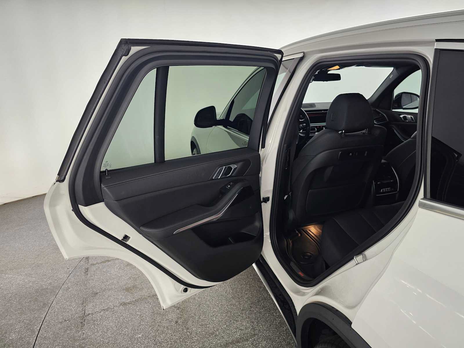 Used 2021 BMW X5 sDrive40i w/ Convenience Package RWD image 15