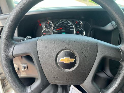 Used 2019 Chevrolet Express 2500 RWD image 16