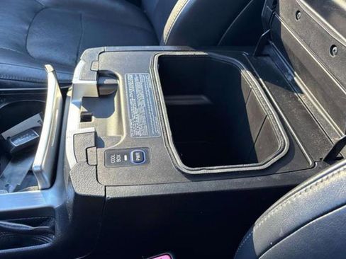 Used 2019 Toyota Land Cruiser image 19