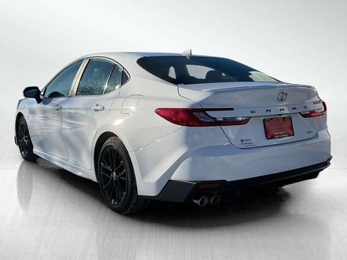 Used 2025 Toyota Camry SE image 3
