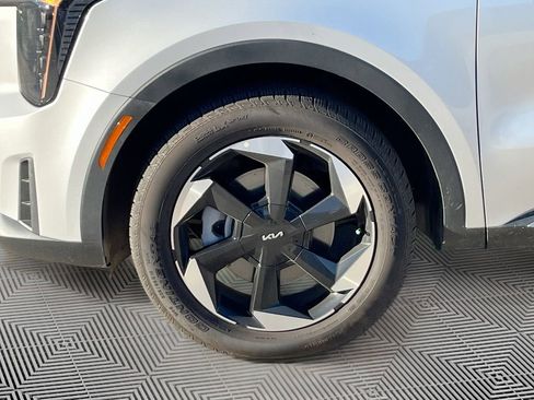 Certified 2025 Kia Sorento EX image 31