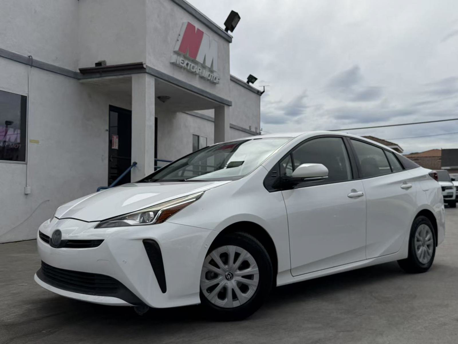 Used 2019 Toyota Prius LE w/ Carpet Mat Package FWD image 1