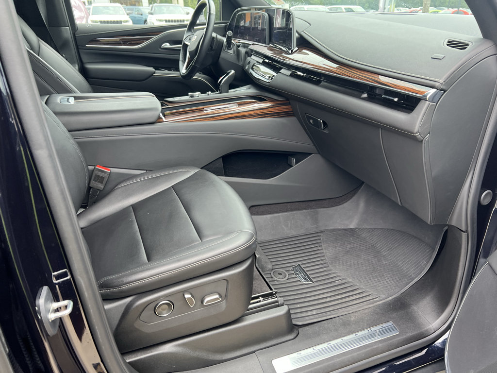 Used 2023 Cadillac Escalade ESV Luxury AWD/4WD image 19