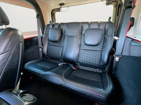 Used 2020 Jeep Wrangler Sport image 19