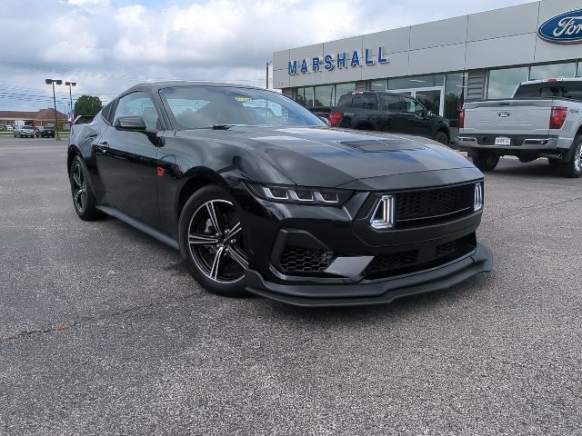 Used 2024 Ford Mustang Coupe RWD image 3