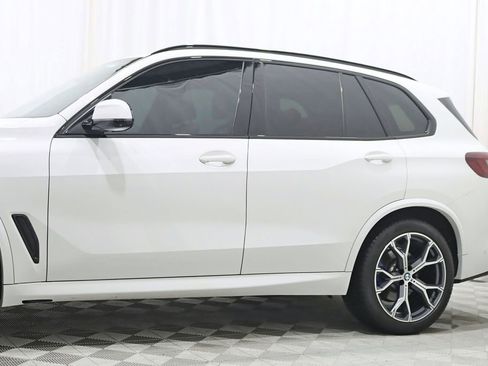 Used 2022 BMW X5 xDrive40i w/ M Sport Package AWD/4WD image 3