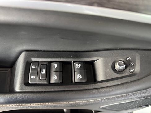 Used 2022 Jeep Grand Cherokee Limited AWD/4WD image 12