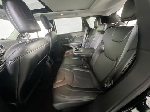 Used 2022 Jeep Cherokee Limited image 24