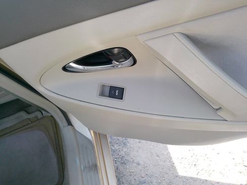 Used 2010 Toyota Camry LE FWD image 25