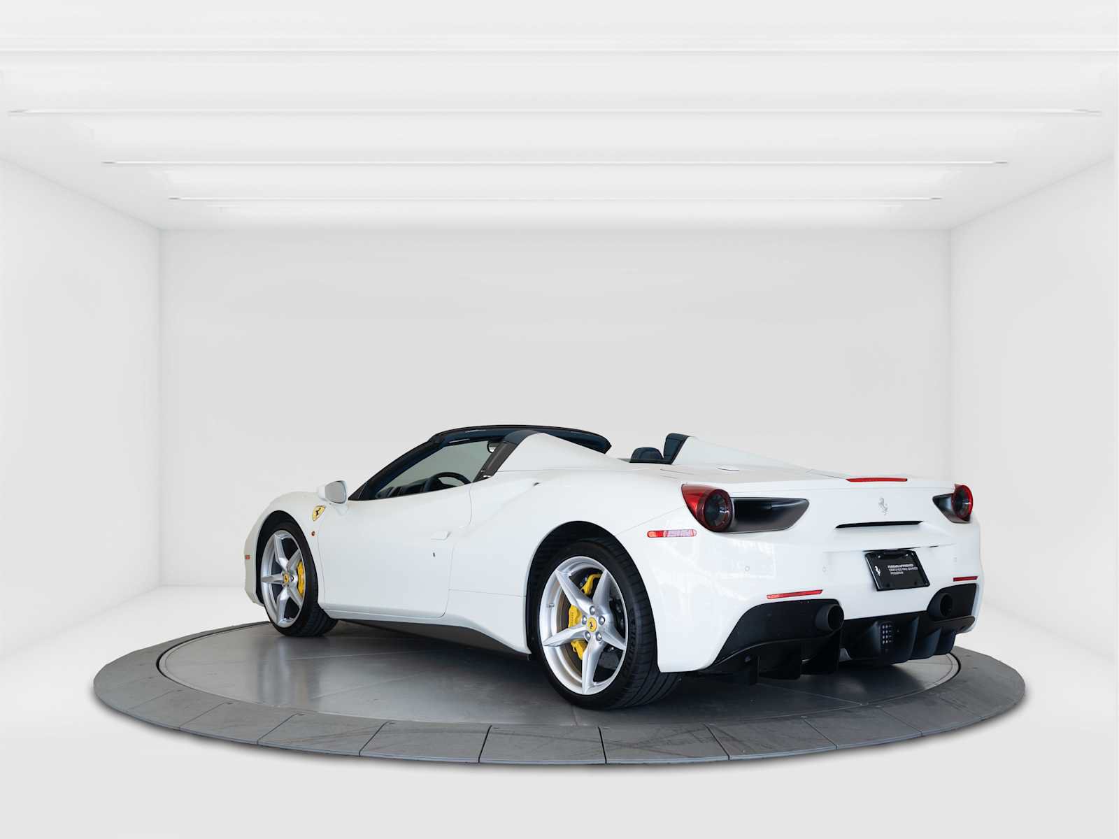 Used 2017 Ferrari 488 Spider RWD image 3