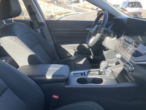 Used 2025 Nissan Altima 2.5 SV w/ SV Special Edition Package image 4