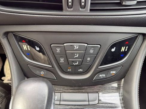 Used 2017 Buick Envision Essence image 29