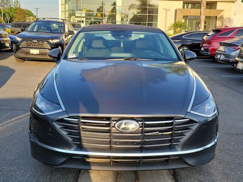 Used 2021 Hyundai Sonata SE w/ Preferred Accessory Package FWD image 2