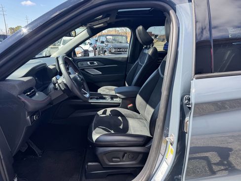 Used 2025 Ford Explorer ST image 8