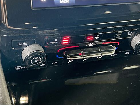 Used 2023 Jeep Grand Cherokee Altitude image 19