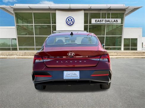 Used 2025 Hyundai Elantra SEL image 5