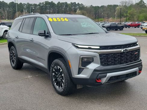 Used 2025 Chevrolet Traverse Z71 w/ LPO, Floor Liner Package image 1