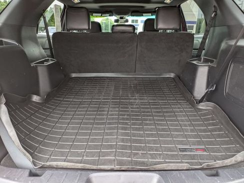 Used 2017 Ford Explorer Limited w/ Equipment Group 301A FWD image 7