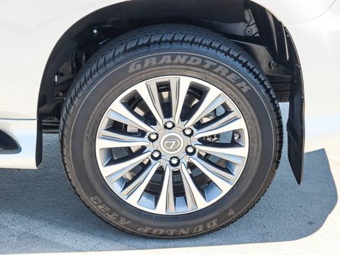 Used 2021 Lexus GX 460 Luxury w/ Off Road Package AWD/4WD image 11